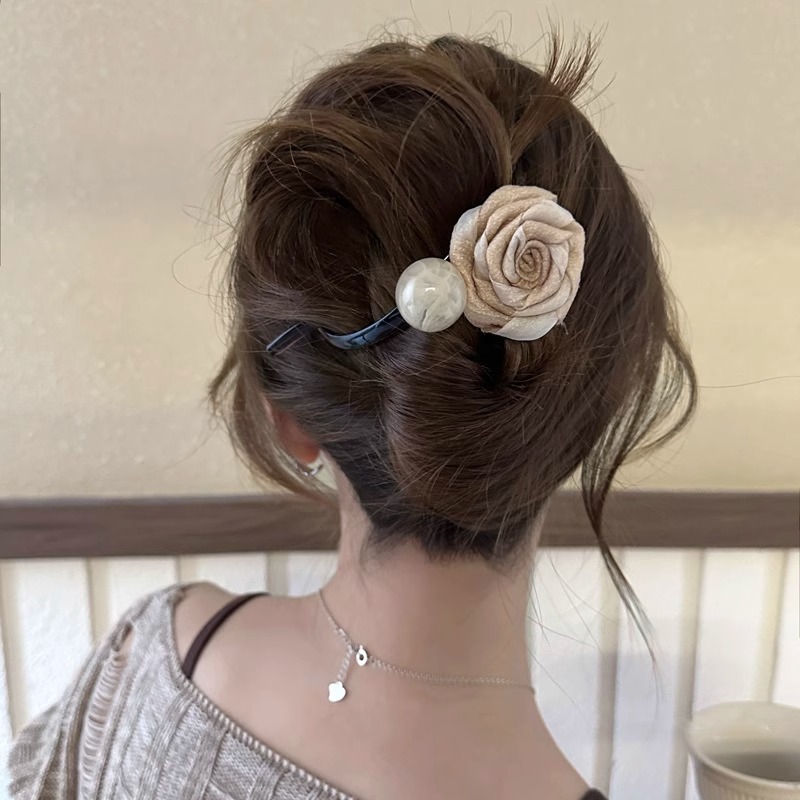 Simple y versátil arco torcido clip para el cabello de la mujer en la parte posterior de la cabeza un clip para el cabello de tiburón en un clip de agarre de alta calidad