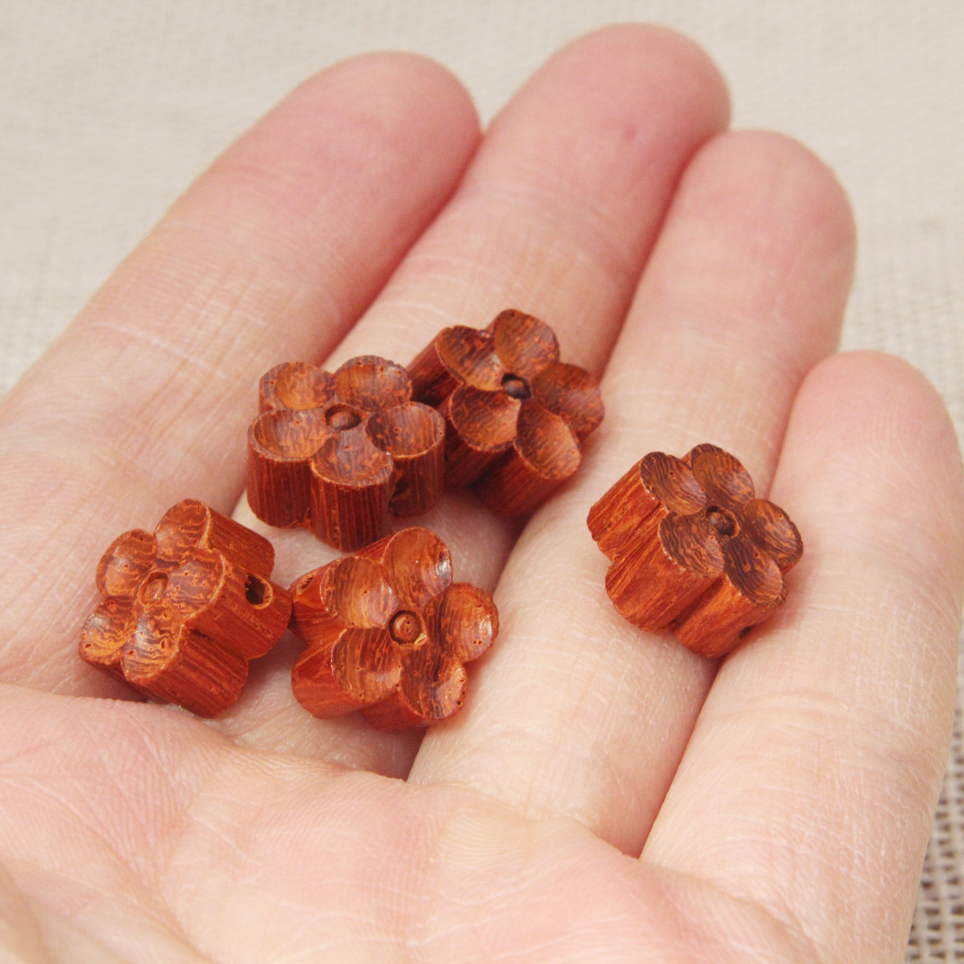 ブラッドサンダルウッド 12*7mm