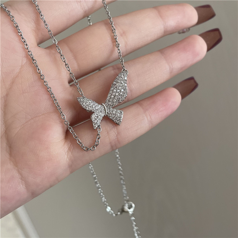 Retro Micro Diamond Butterfly Pendant Stacked Necklace display picture 5