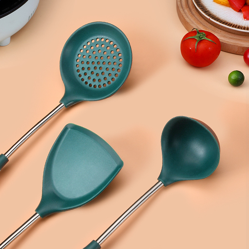 Una gran cantidad de cucharas antiadherentes resistentes a altas temperaturas, cucharas en stock, regalos para el hogar, cucharas al por mayor, cucharas al por mayor.