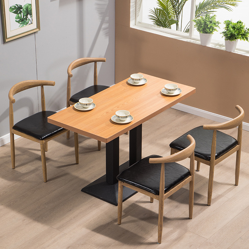 다층 보드, 테이블 1 개와 의자 4 개, 라이트 오일 우드 + 블랙 패드