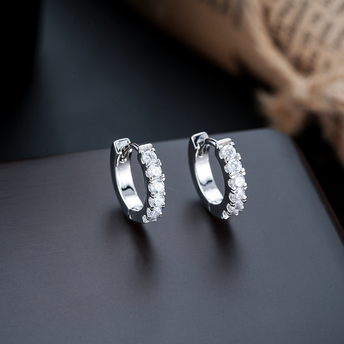 X1074-A (white diamond earrings) silver pair