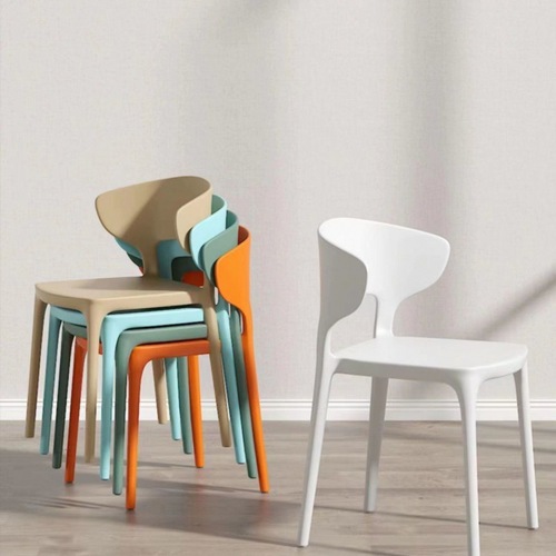 家用塑料椅子现代简约餐桌椅加厚塑料牛角椅北约休闲靠背椅洽谈椅