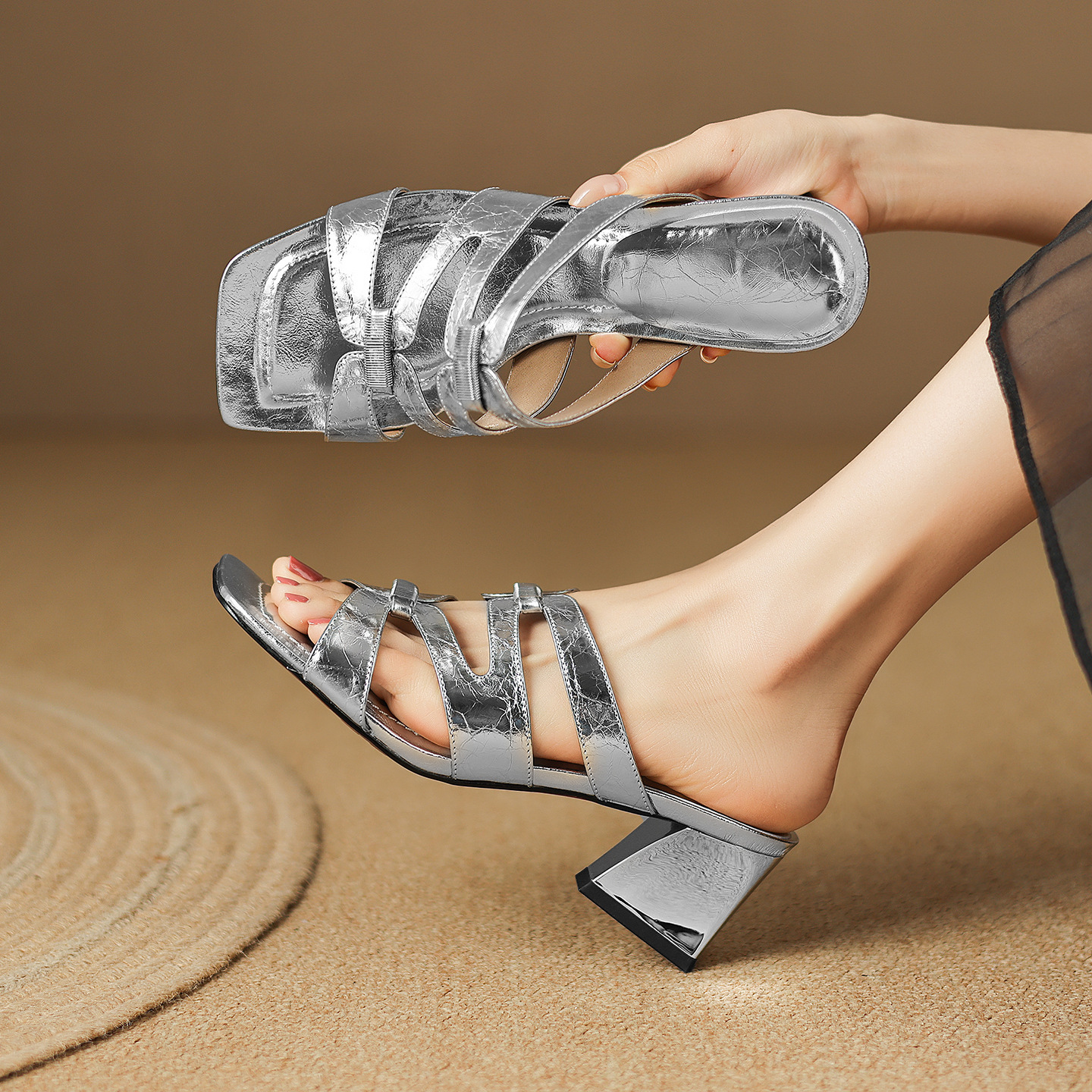 Sandal cao gót nữ hở mũi da dê màu vàng gót thô — màu vàng