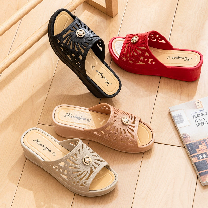 2024 Новые стильные тапочки, женские летние уличные модные домашние тапочки на танкетке на толстой подошве, домашняя пластиковая обувь на платформе