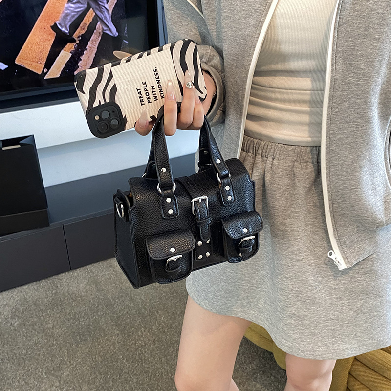 Bolso de axila de bolsillo múltiple de locomotora retro de gran capacidad de nicho, nuevo bolso cuadrado pequeño de mensajero de un solo hombro de viajero de la chica caliente