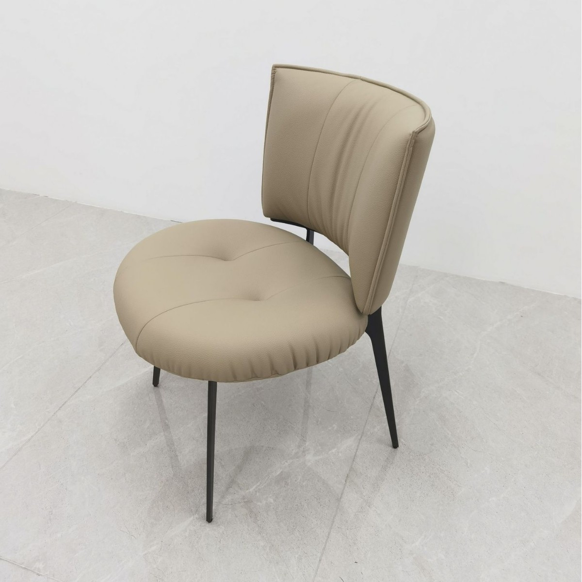 Silla de comedor de lujo ligera italiana silla doméstica moderna y simple mesa de comedor de hotel silla respaldada isla taburete de paquete suave