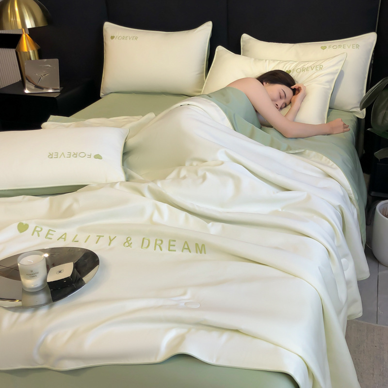 Edredón fresco de verano lavado de cuatro piezas Edredón de verano Edredón de aire acondicionado Edredón fino de seda de hielo de verano El núcleo de la colcha se puede lavar a máquina verano