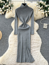 秋冬内搭高领毛衣连衣裙女2025新款设计感心机开叉收腰针织裙长裙