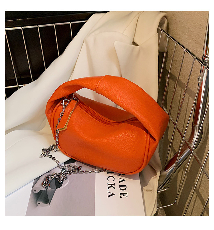 Women's Medium Pu Leather Solid Color Vintage Style Classic Style Dumpling Shape Zipper Shoulder Bag display picture 5