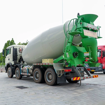 with a large 12-cubic-meter concrete – Betonqarışdıran maşınlar