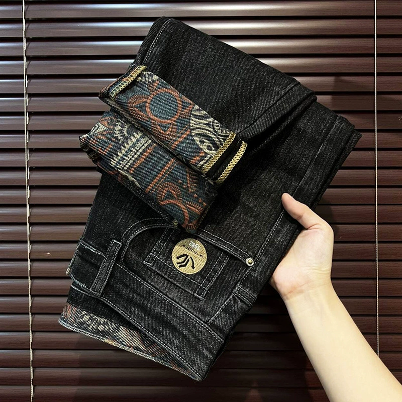 2025 высококачественные модные мужские джинсы свободного кроя с вышивкой и универсальным принтом