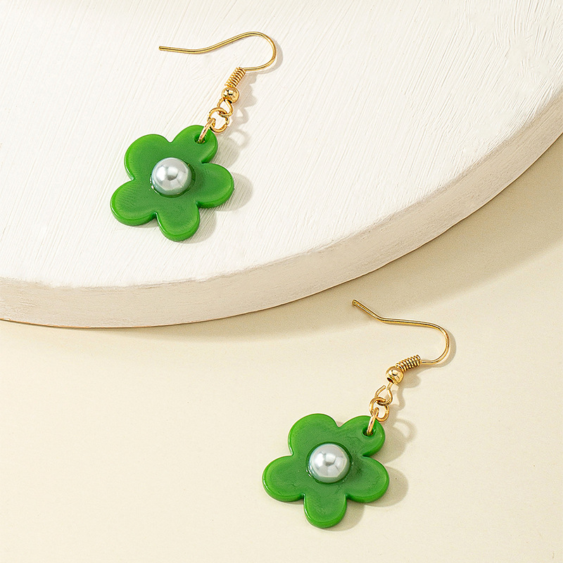 Simple Style Green Flower Pearl Pendant Resin Earrings display picture 4