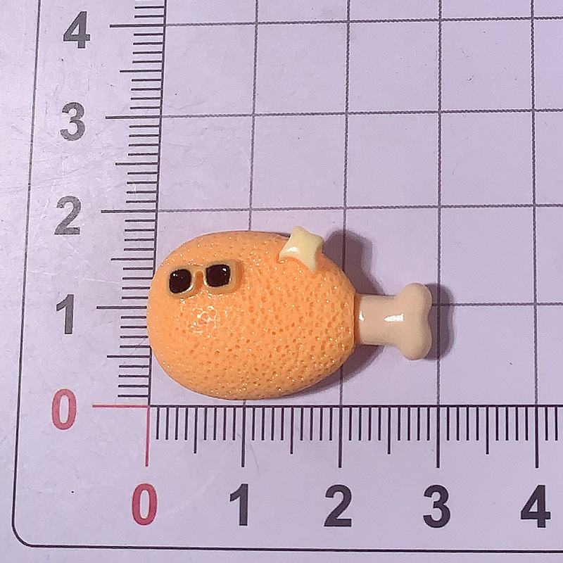 Caricatura brillante cara extraña comida DIY accesorios de resina joyas hechas a mano pinzas de pelo de casco de teléfono celular taza de agua tocado al por mayor