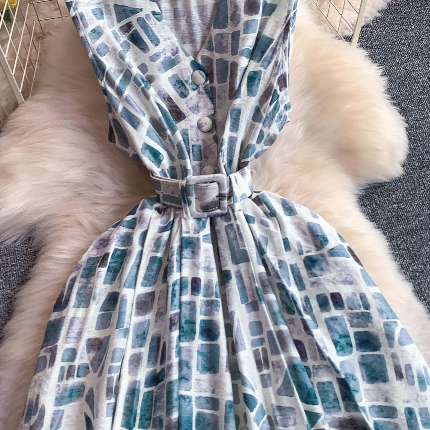 Women's French Style Geometric Print Dress V Neck Sleeveless Slimming A-Line Long Dress Sophisticated Tie Waist Summer Style_ecoleips.com