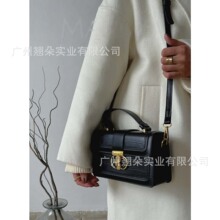 ����ާܧѰ�2025�ļ��¿�Ů���羳�ʸе��������ʯͷ��б�����