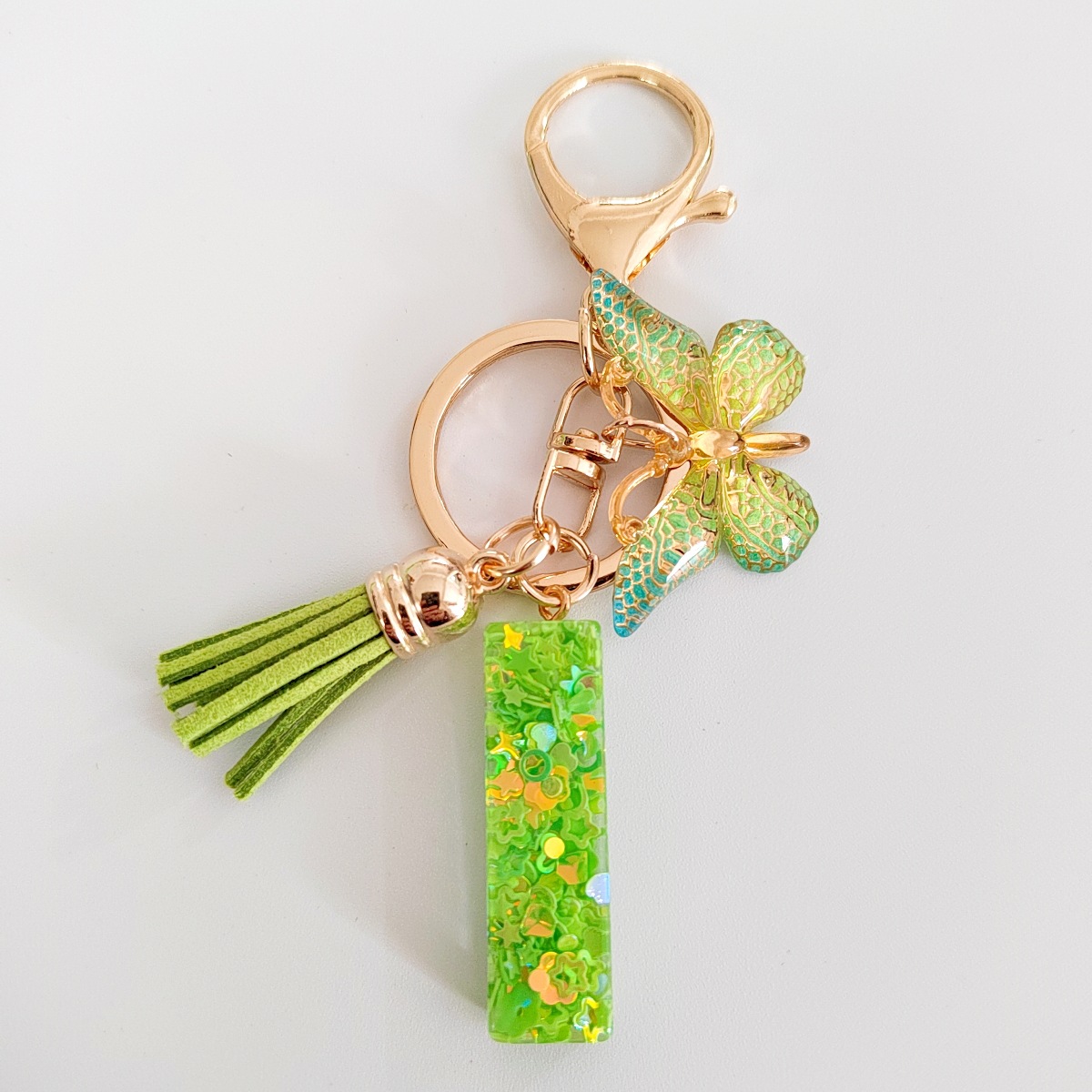 26 letras inglesas llavero colgante estrella verde brillo gota resina colgante llavero de personalidad europea y americana