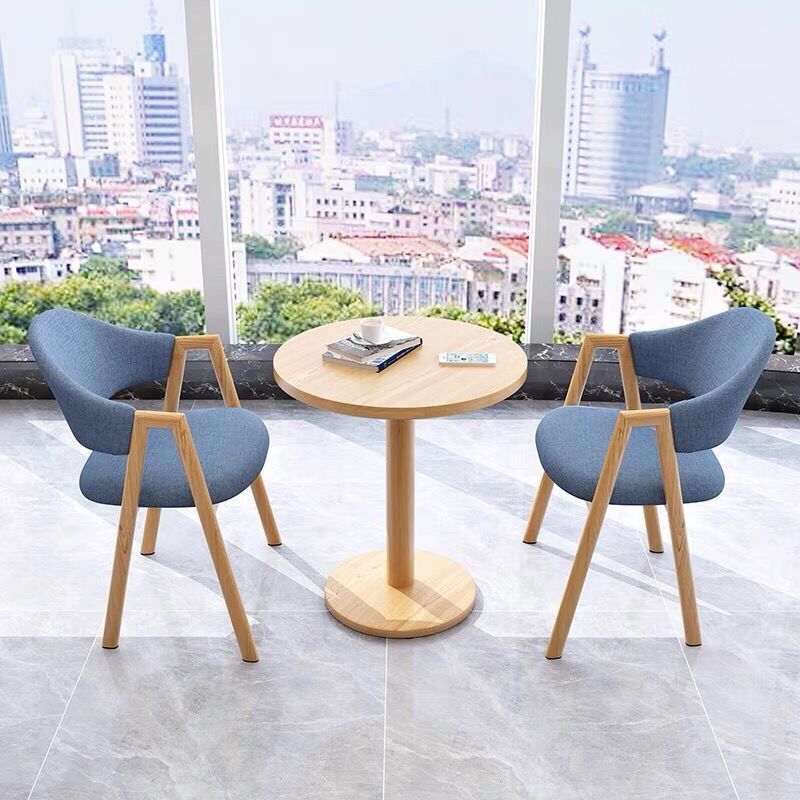 흰색과 파란색 천 60개 원형 테이블과 의자 2개✦✦