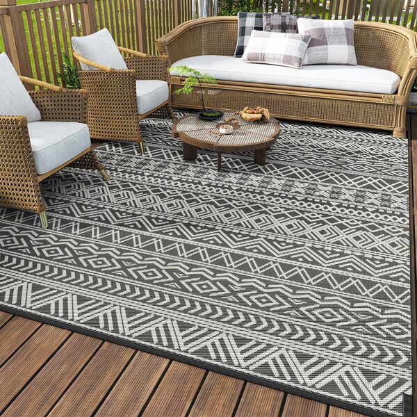 Modern and minimalistic carpet for home use for living room