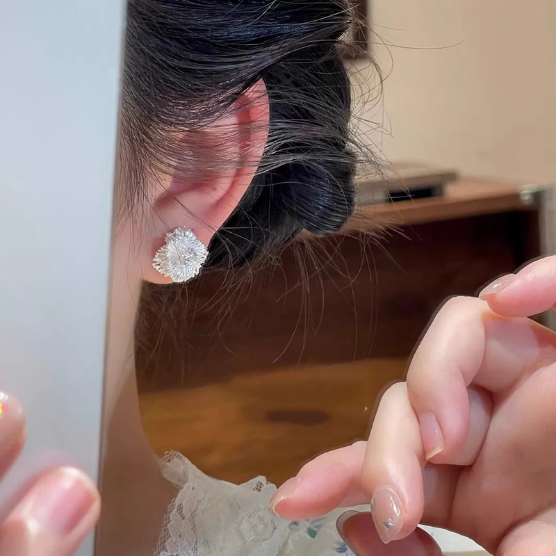 简约复古轻奢高级感金属锆石耳钉气质小众设计感精致潮流百搭耳饰|undefined