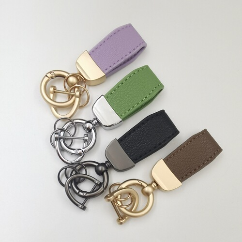 Simple French lambskin car keychain accessory, exquisite men's and women's key chain loop, short and cute bag hook decoration