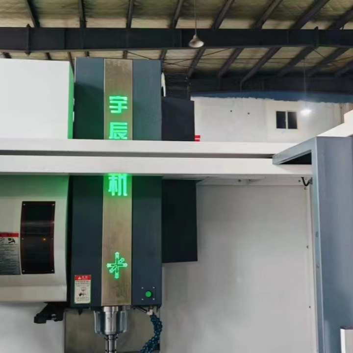 转让二手宇辰V-L1160立式加工中心BT40主轴锥度后排水箱