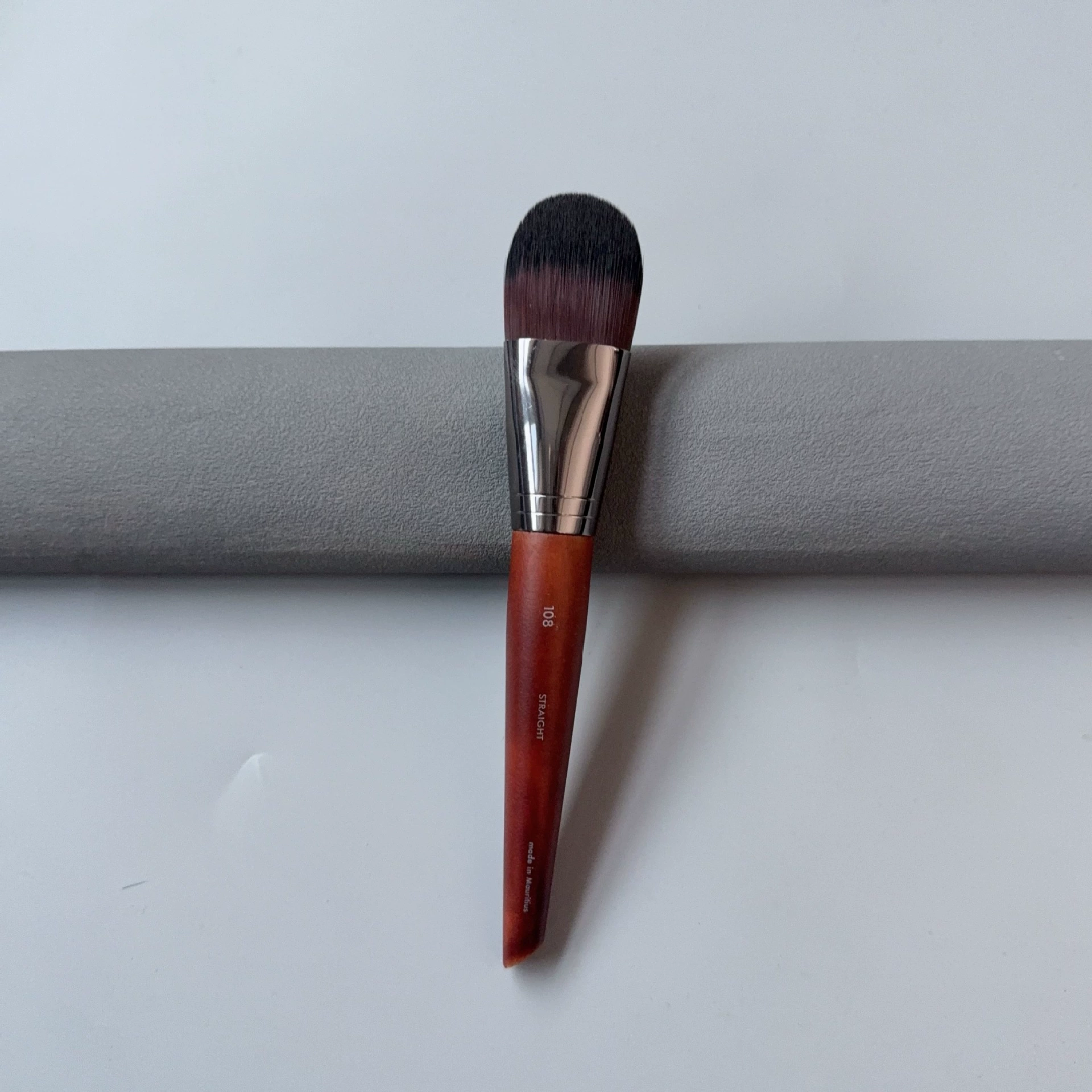 Brush, face blush, foundation, highlighter, eye pencil, full set