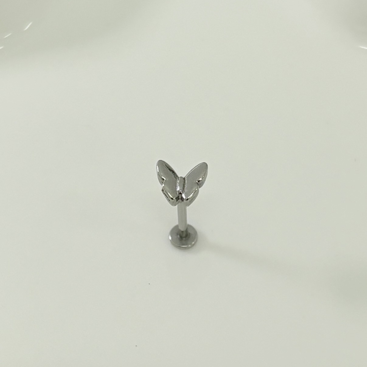 Silver pointed spike labret stud material detail