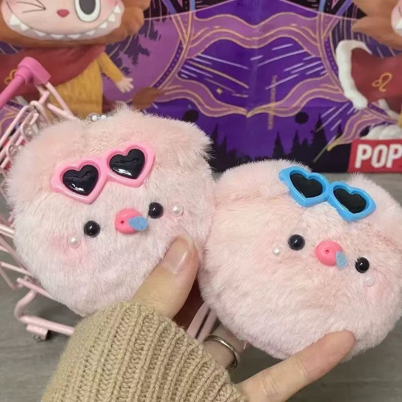 Nuevos muñecos rojos y azules gafas de sol bolsas de cabeza de cerdo bolsas colgantes de peluche llaveros muñecas muñecas regalo amigos