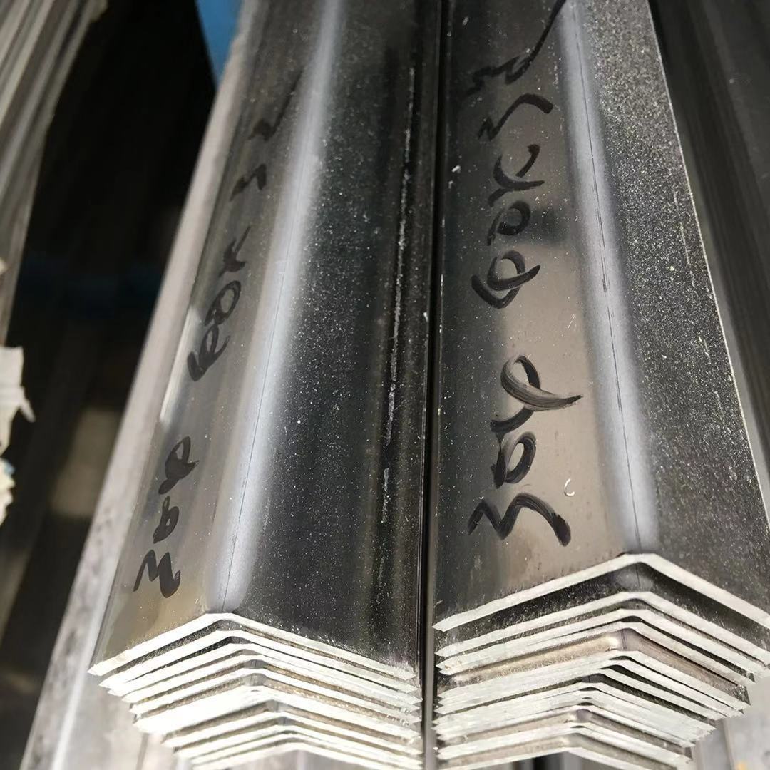 现货供应304不锈钢角钢 不锈钢等边角铁规格多样，量大从优！