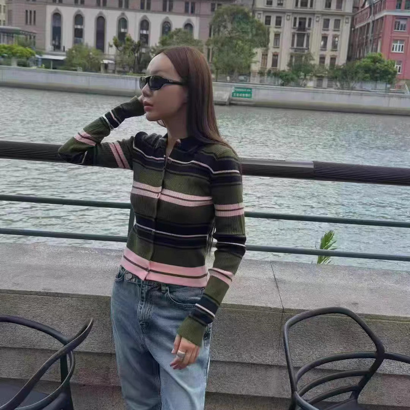 Korean designer made striped slim-fit knitted cardigan, Korean-style women's vintage polo collar top for early autumn Korean designer made striped slim-fit knitted cardigan, Korean-style women's vintage polo collar top for early autumn