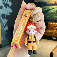 敬礼警察消防士のキーホルダーが可愛いです。