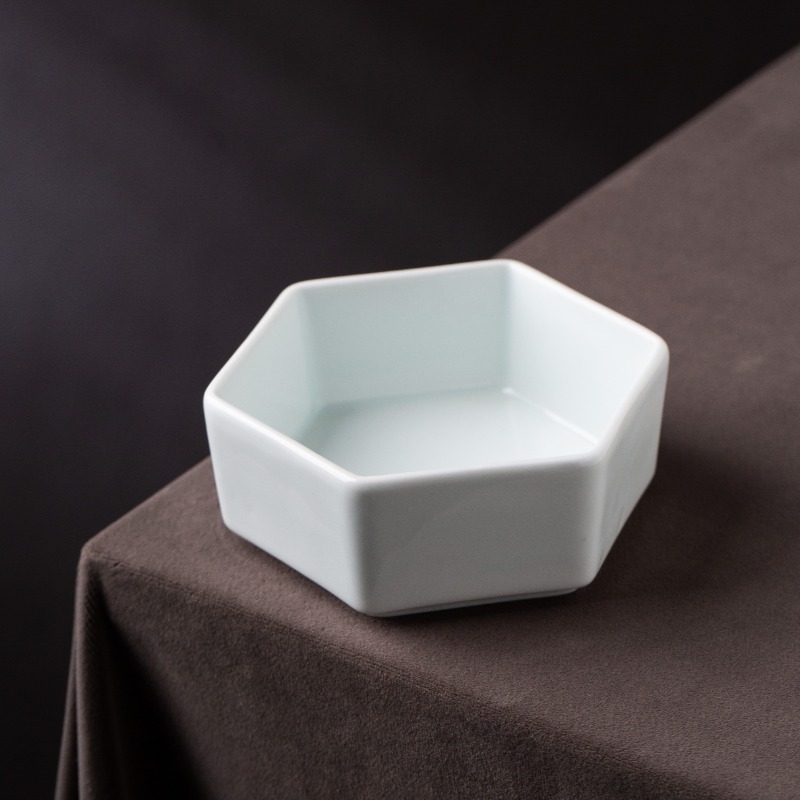 酒店日式陶瓷餐具小吃酱料碟盘青白六角冷凉菜融合菜餐厅饭店会所