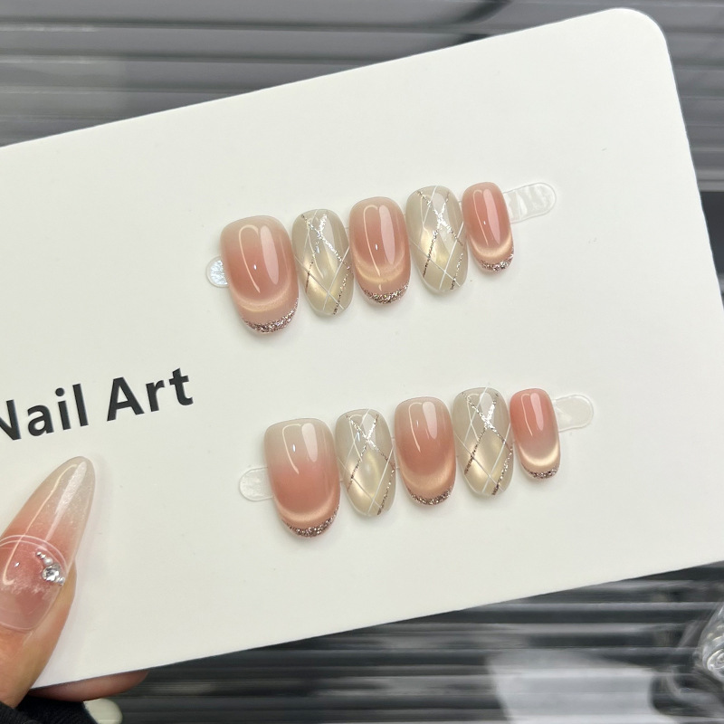 【Minimalism】Nude Blush Cat-Eye French Manicure Short Style Pure White-Enhancing Handmade Wearable Nails New Style
