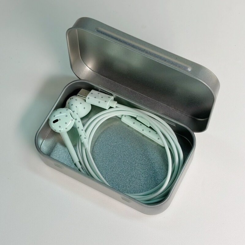 Mint green star-patterned polka dot wired earphones with in-line controls and microphone, semi-in-ear, high-quality sound for mobile phone music listening 1617