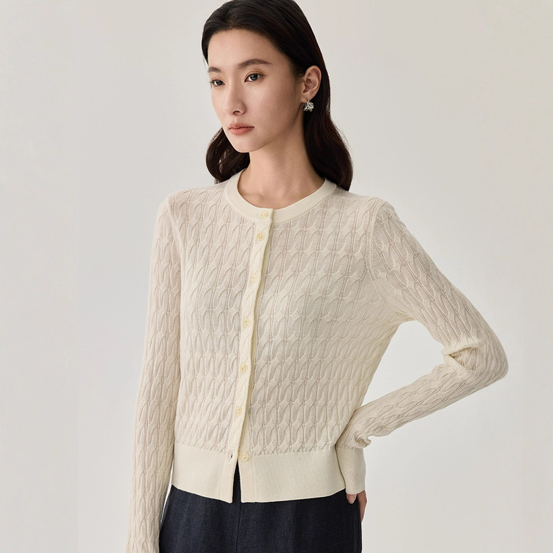 New Autumn/Winter Women's Knitted Cardigan in Sheep Wool and Silk, Round Neck, Cable Knit, Short Style, Sweater from Source Factory New Autumn/Winter Women's Knitted Cardigan in Sheep Wool and Silk, Round Neck, Cable Knit, Short Style, Sweater from Source Factory
