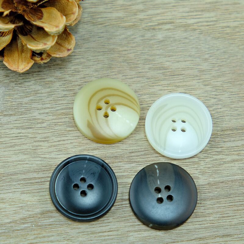 Resin Buttons in Stock Wholesale Four-Hole Buttoned Buttons for Suits, Jackets, Round Versatile Buttons for Trench Coats and Overcoats Resin Buttons in Stock Wholesale Four-Hole Buttoned Buttons for Suits, Jackets, Round Versatile Buttons for Trench Coats and Overcoats