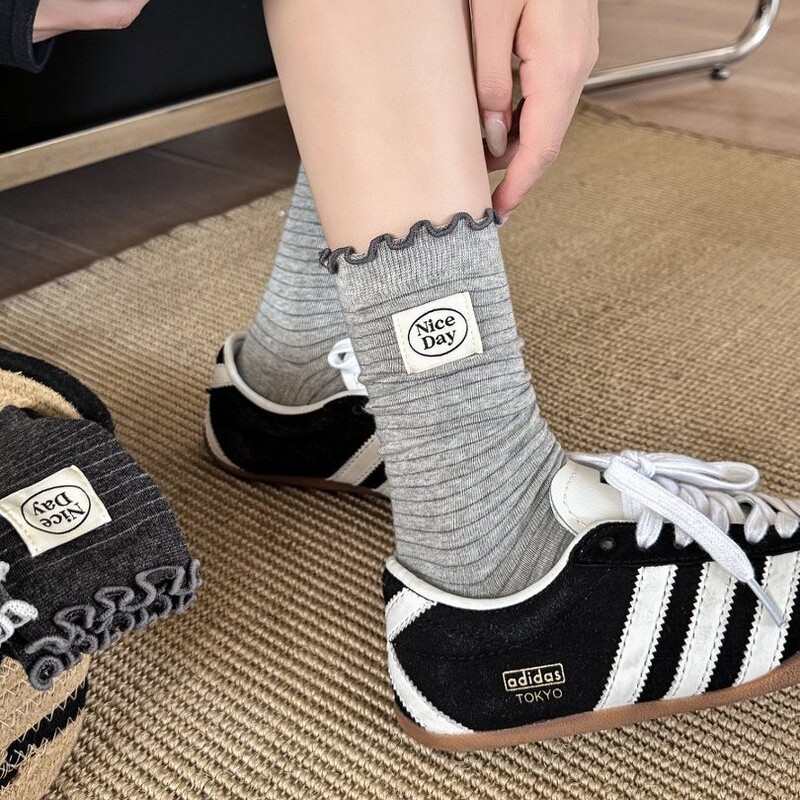 Autumn and winter ruffled striped fabric label mid-calf socks for women, Korean retro stacked socks, cotton women's socks, wholesale for ins stores