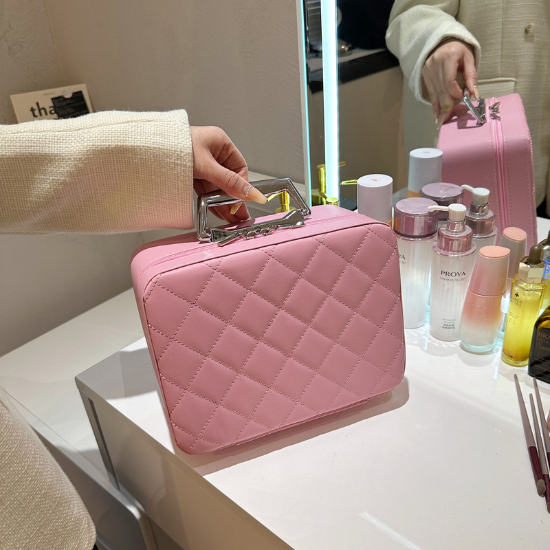 New Arrival Embroidered Rhombic pu Portable Shaped Cosmetic Bag Portable Cosmetic Storage Bag Newlywed Hand Gift Technician Box