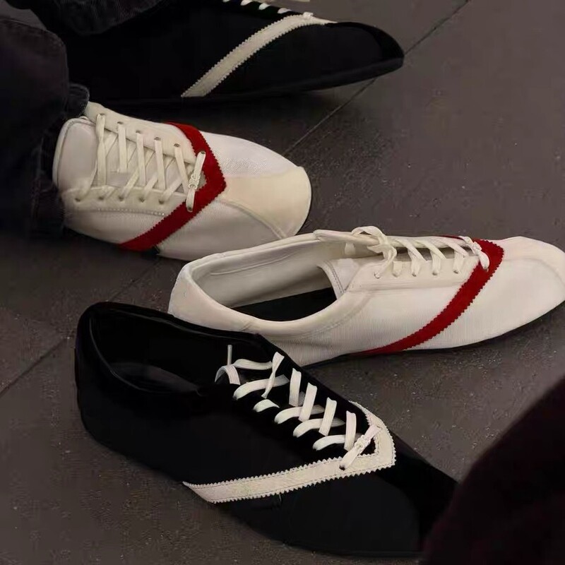 Sheepskin Version ~ New Arc De Triomphe Canvas Lace-Up German Training Shoes for Women, Size 26, Black and White Color-Blocking, Flat-Soled Casual Sports Shoes