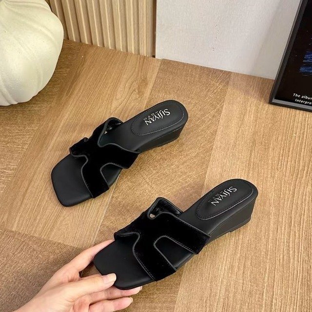 Women's Summer 2026 New Fashion High-end Flat Comfortable Sandals With Chunky Heels For Casual Beach Wear_vogvips.com