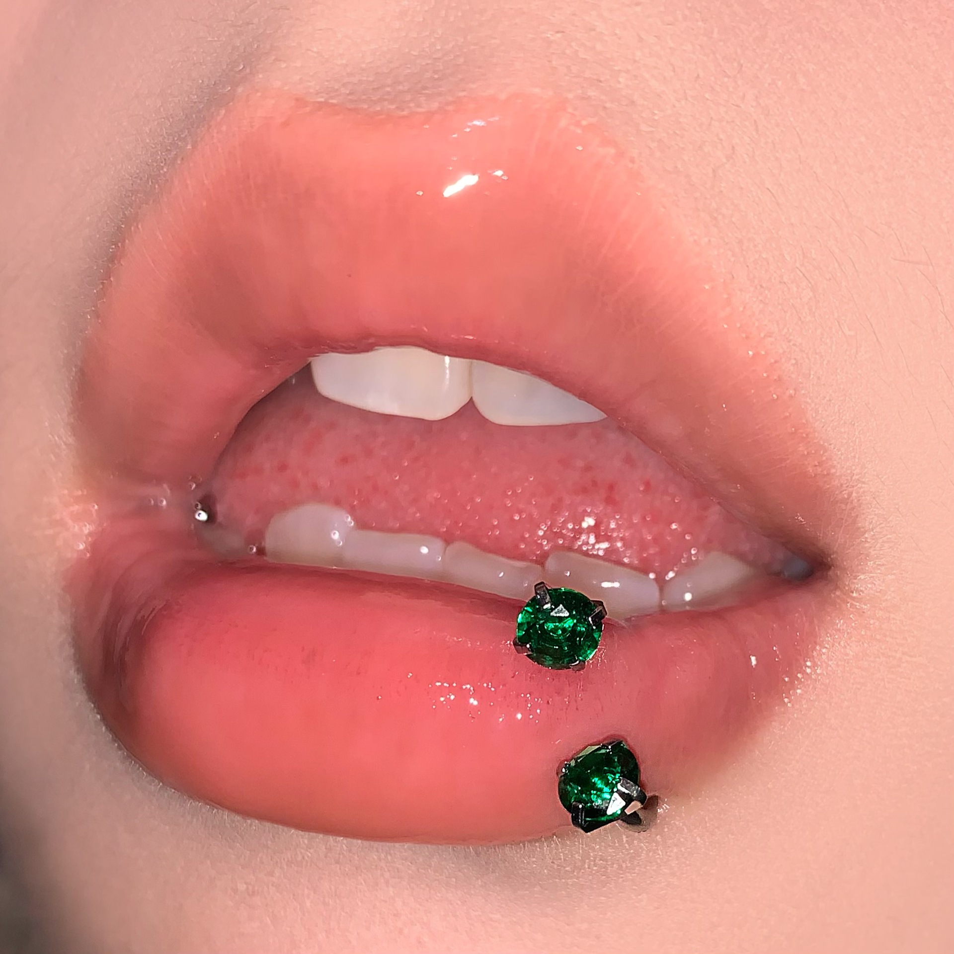 Flash Bright Stone Lip Ring Steel Titanium Inner Thread Horseshoe C Ring Lip Piercing Jewelry for Women detail image 15