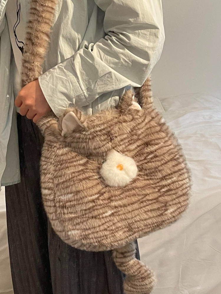 Lindo bolso de gato de peluche 2024 nuevo bolso de hombro femenino estilo femenino suave y peludo de gran capacidad