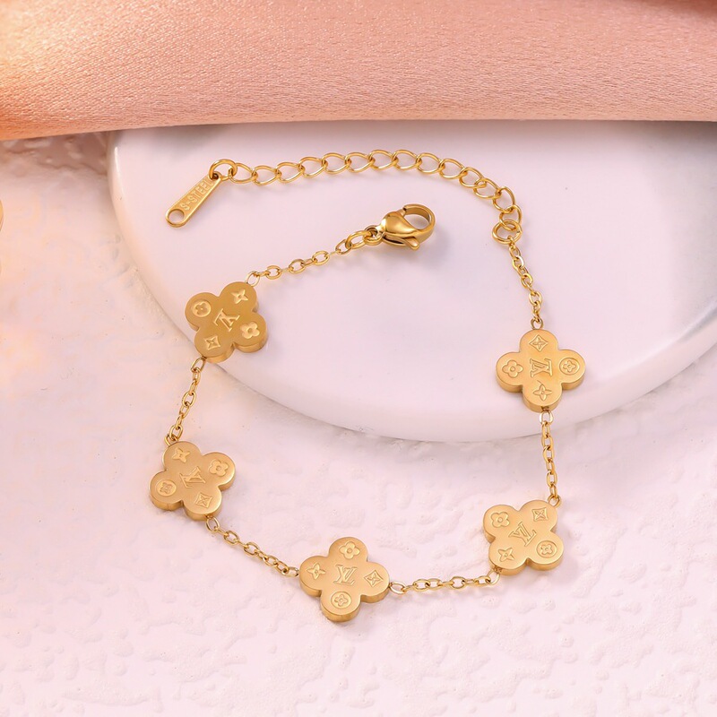 Cross-Border Branded Four-Leaf Clover Bracelet, Light Luxury and High-End Feel, Popular Women's Jewelry Accessories, Factory Ready Stock Cross-Border Branded Four-Leaf Clover Bracelet, Light Luxury and High-End Feel, Popular Women's Jewelry Accessories, Factory Ready Stock