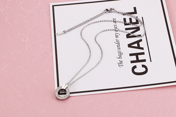 Korean Style Stylish round Rhinestone Necklace Simple Hollow Titanium Steel Clavicle Chain Roman Dig