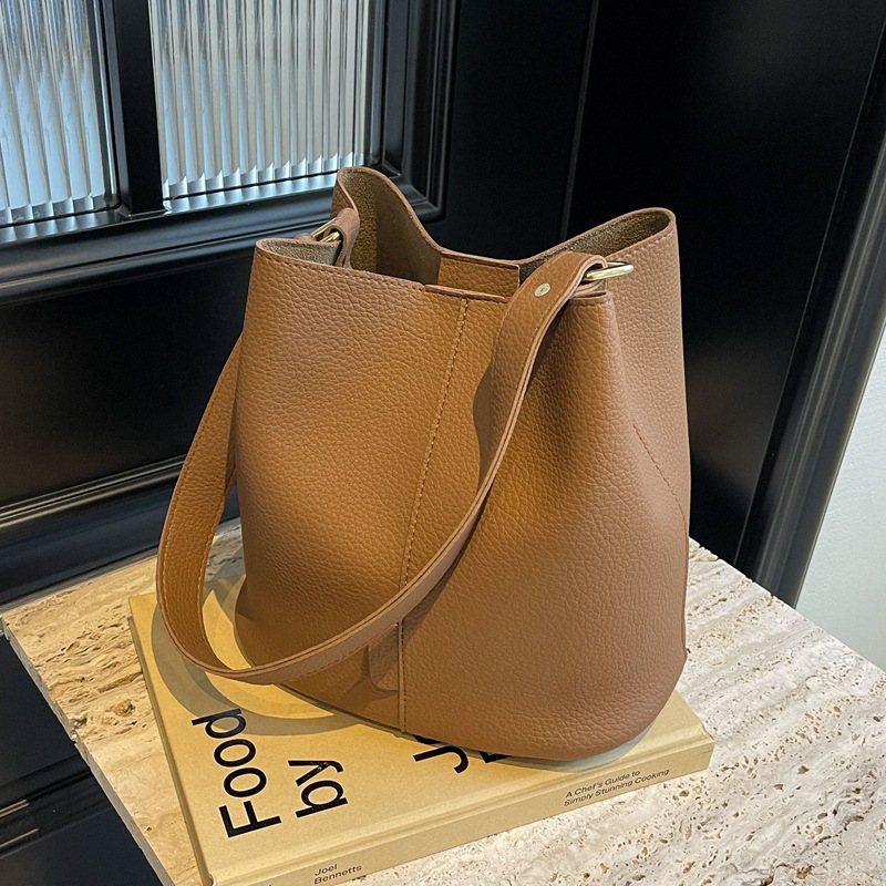 Commuter todo partido bolsa de color sólido para las mujeres 2024 nueva moda retro cubo bolsa nicho de alta calidad bolso de hombro ocasional