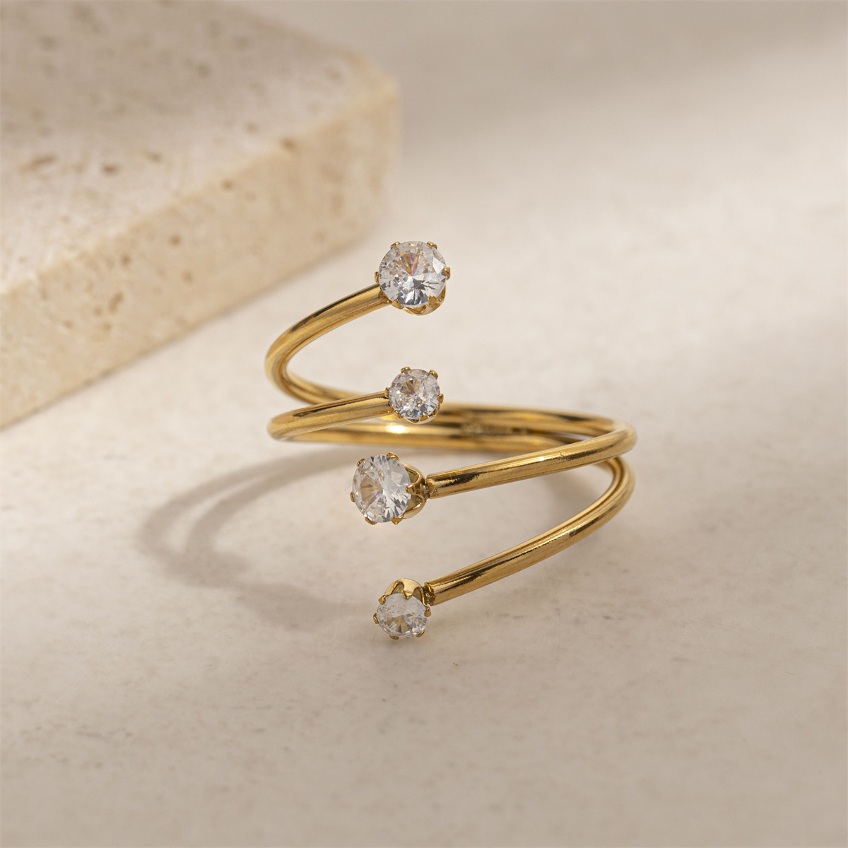 Anillo de acero inoxidable europeo y americano Taina, línea de moda simple y de alto nivel, anillo de anillo de circón, mujer, estilo caliente transfronterizo, mujer
