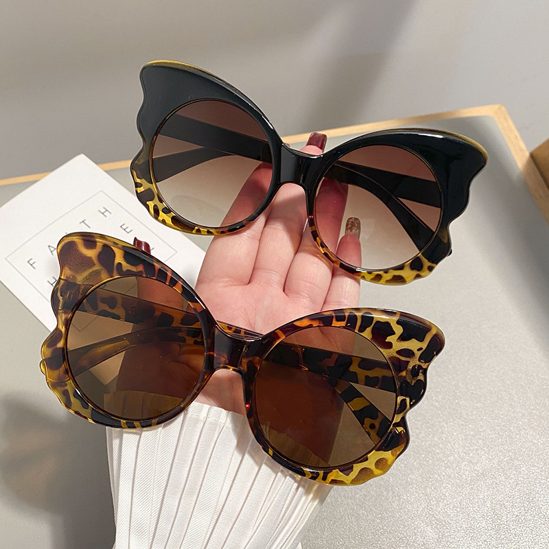 Caja grande en forma de mariposa Gafas de sol vintage modernas Gafas de sol punk de moda europea y americana