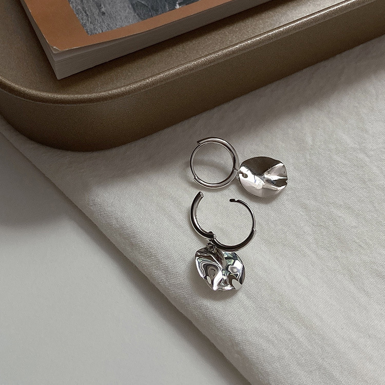 S925 plata esterlina irregular pendientes de disco para mujeres coreanas compactas convexas y suaves de la niña corazón estereoscópico de textura perfiles