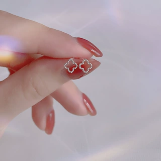 S999纯银四叶草耳钉女小众设计感简约珠边耳环迷你通勤耳饰养耳洞
